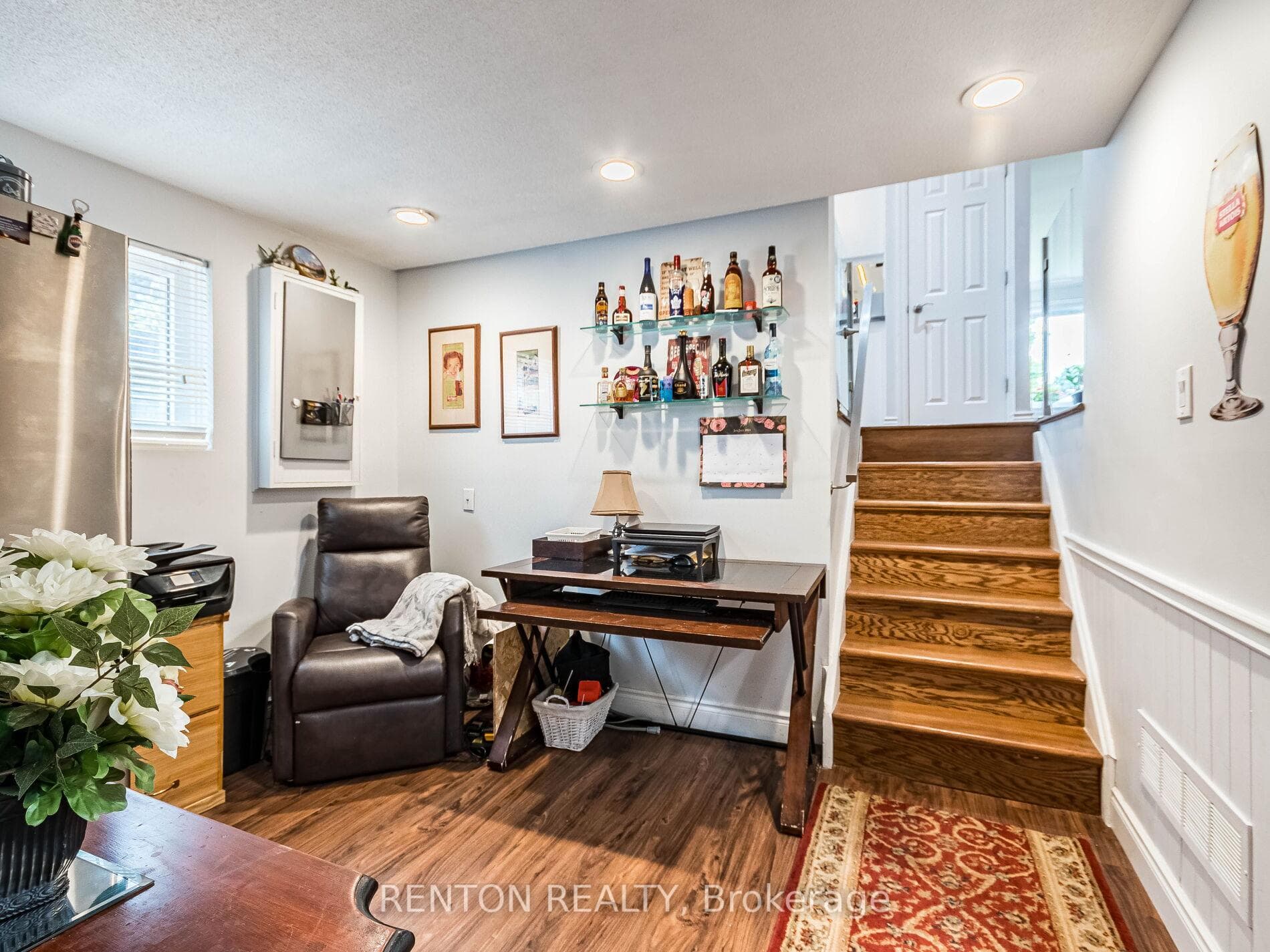 3285 Hornbeam Crescent photo 24