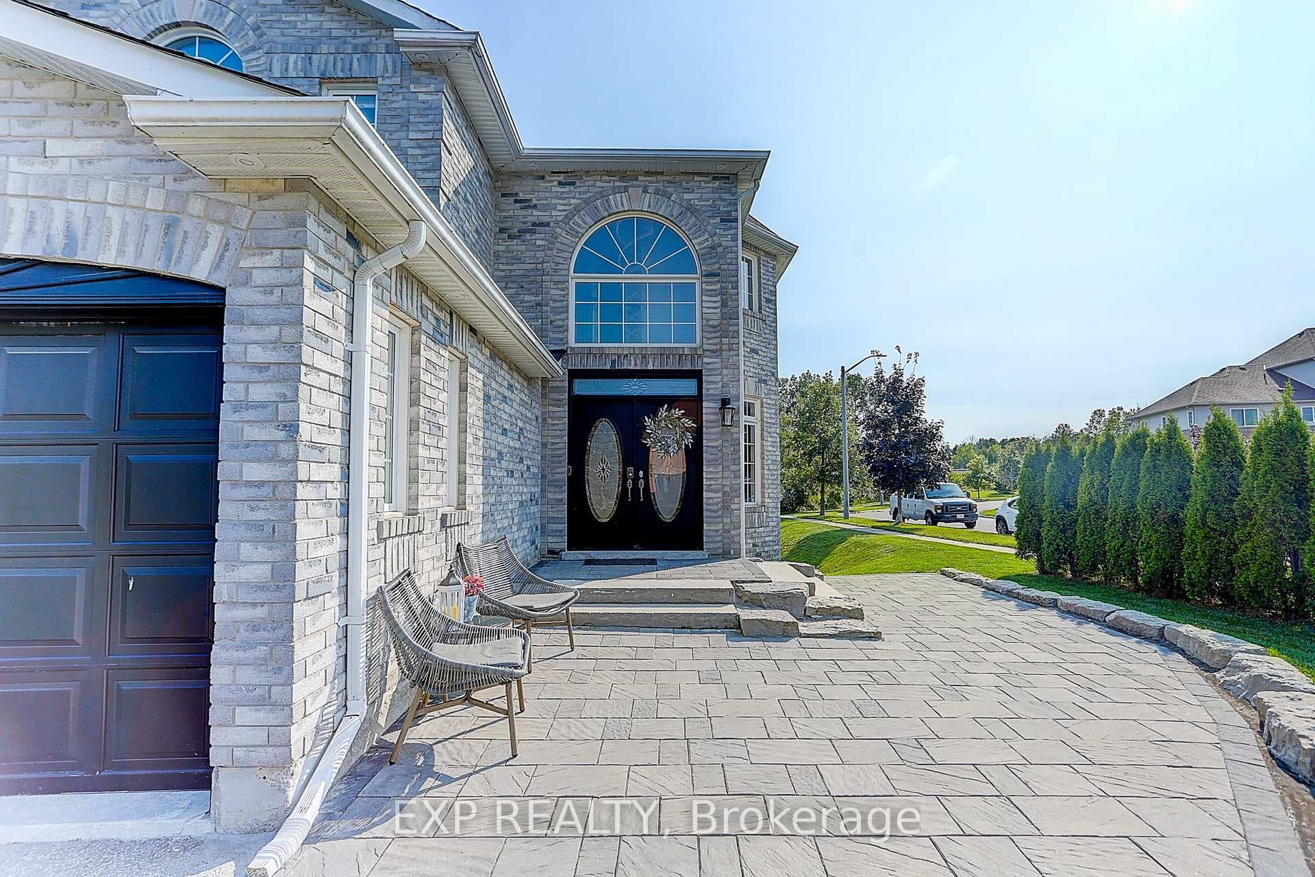 2044 Wilson Street photo 2