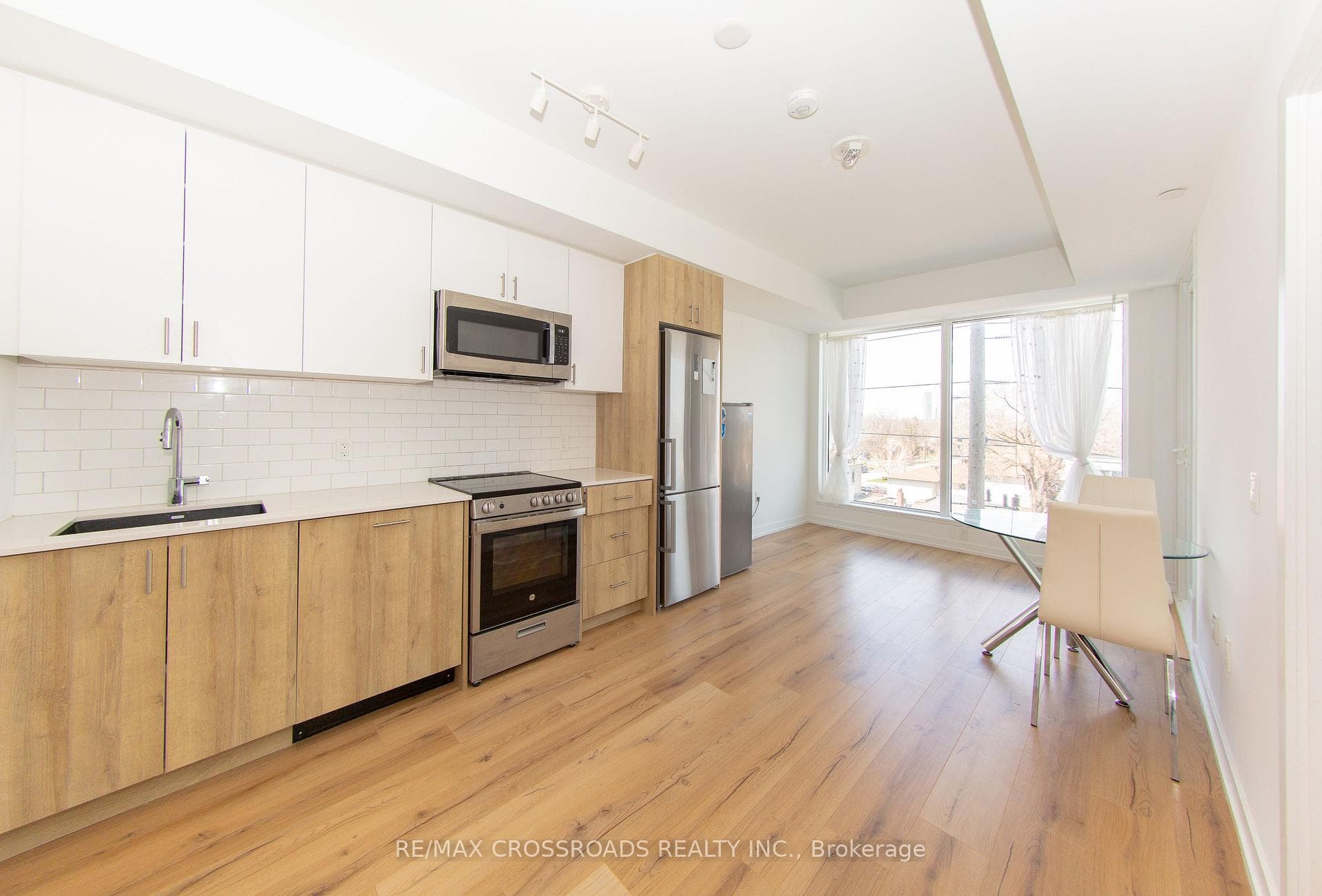 1195 The Queensway N/A Unit 406 photo 4