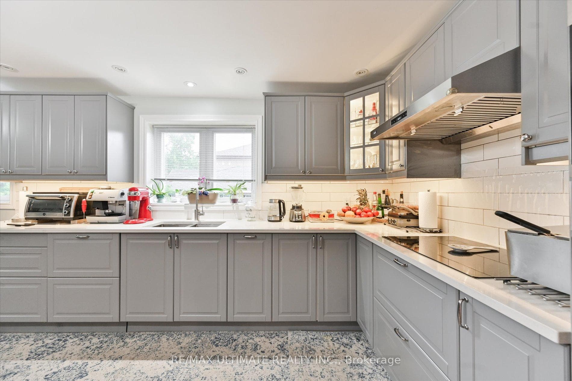 76 Hilldale Road photo 8