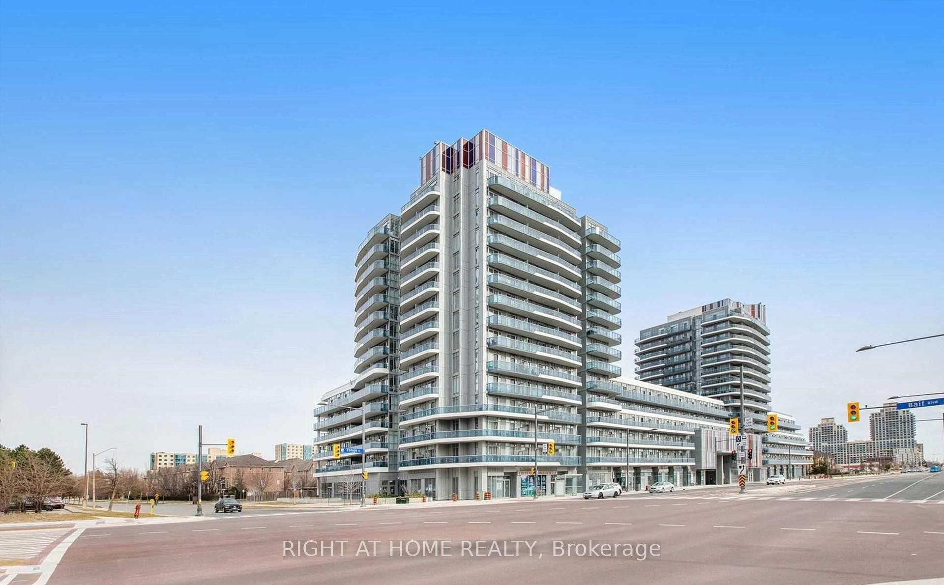 9471 Yonge Street Unit 316 photo 1