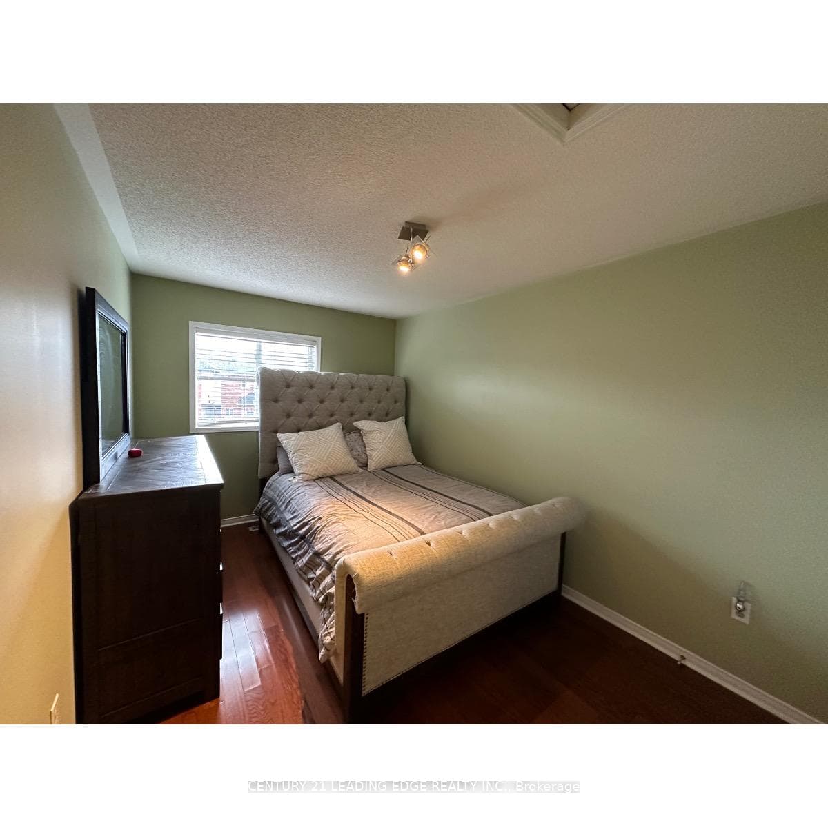 234 Deepsprings Crescent photo 9