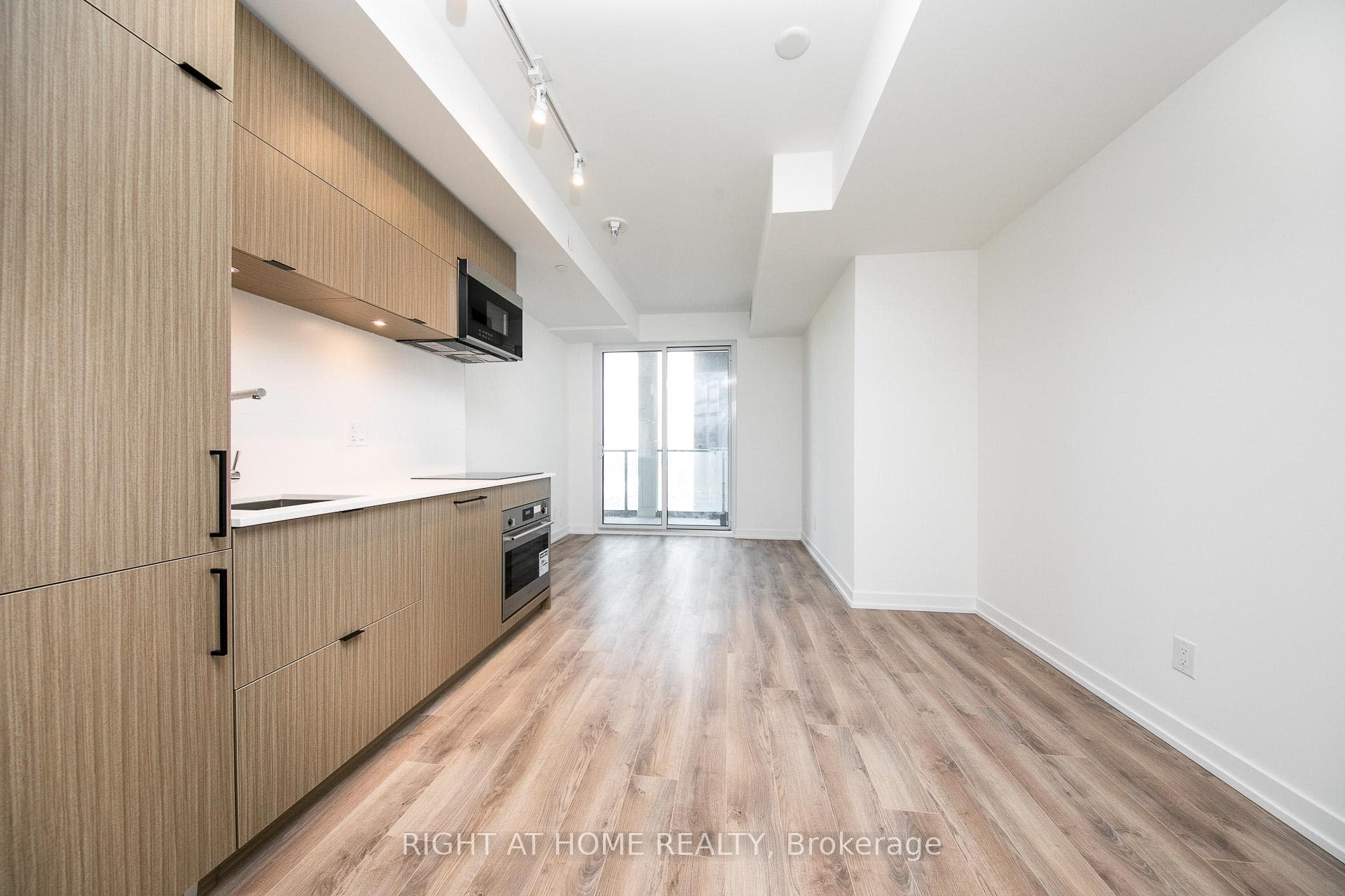 20 Edward Street Unit 1819 photo 2