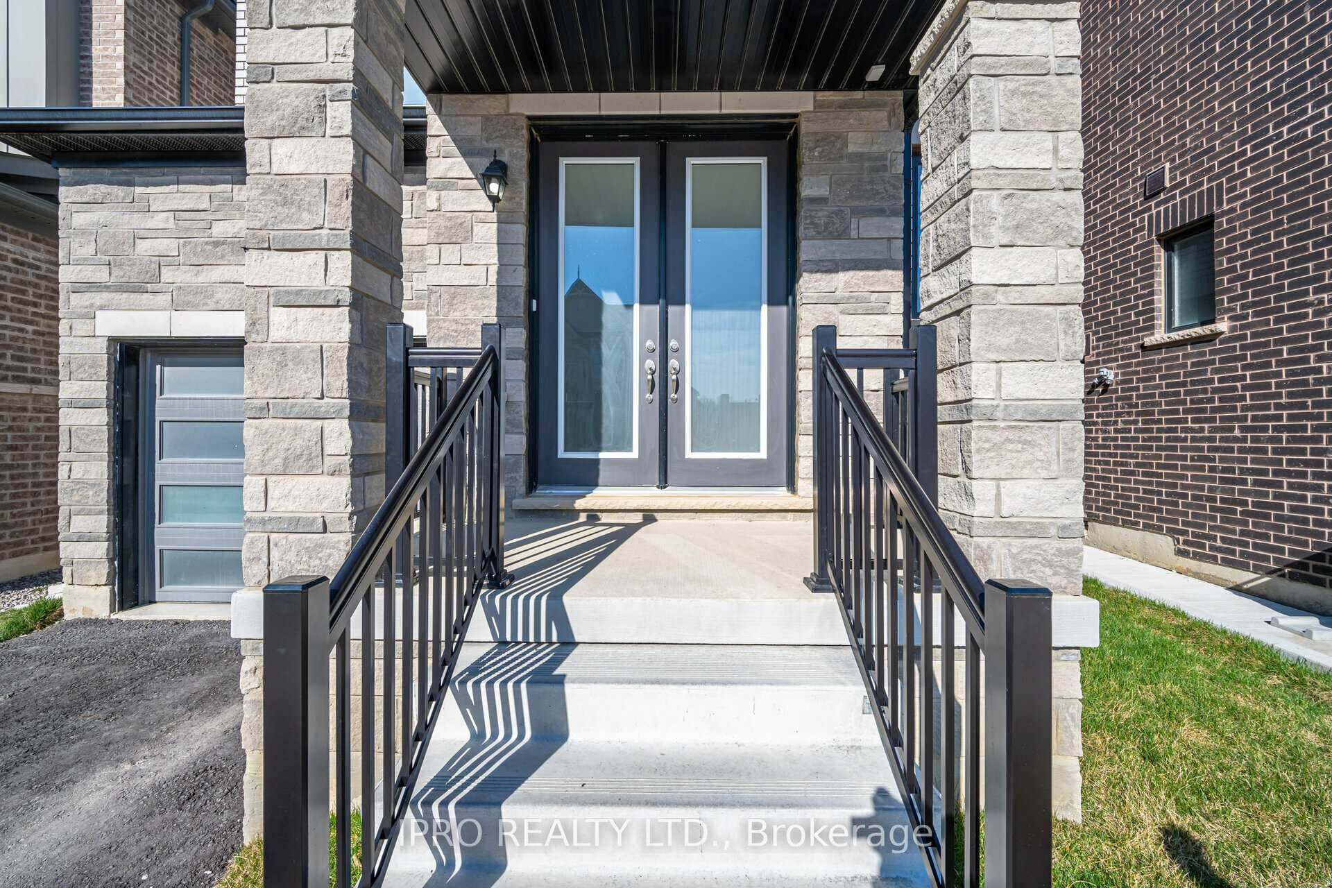 61 Calabria Drive photo 3