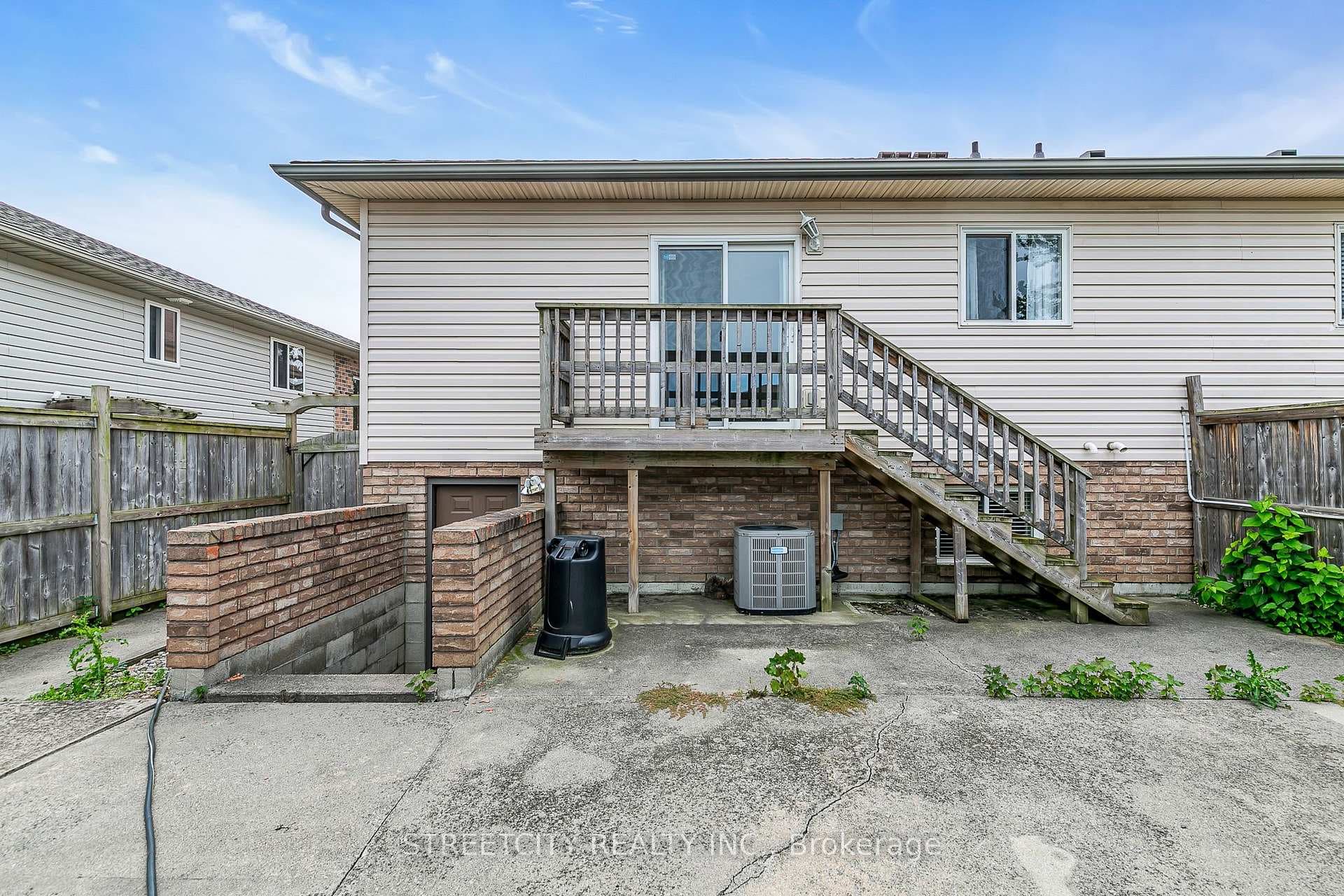 465 Jewel Street photo 33