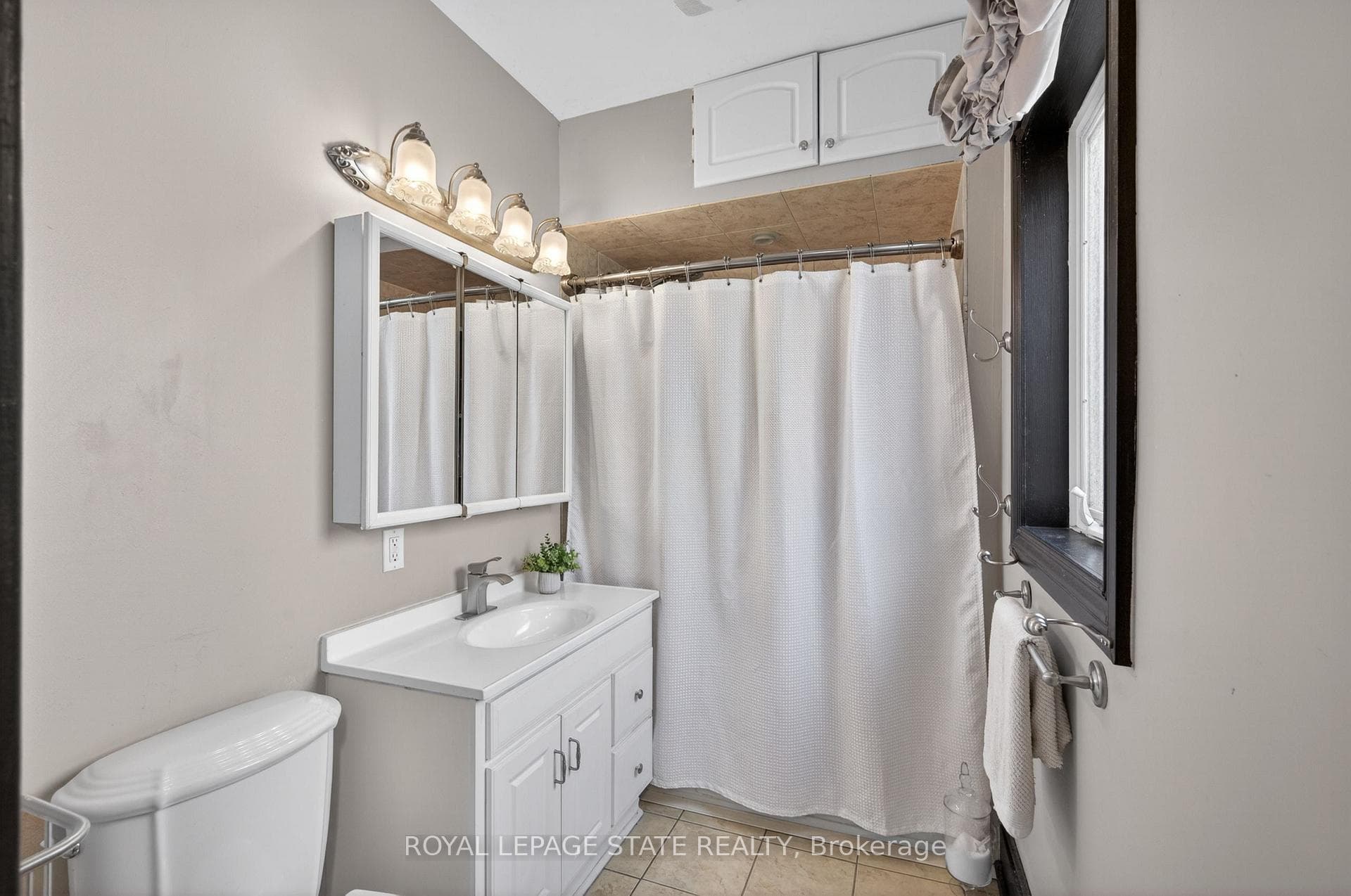 147 Strachan Street photo 11
