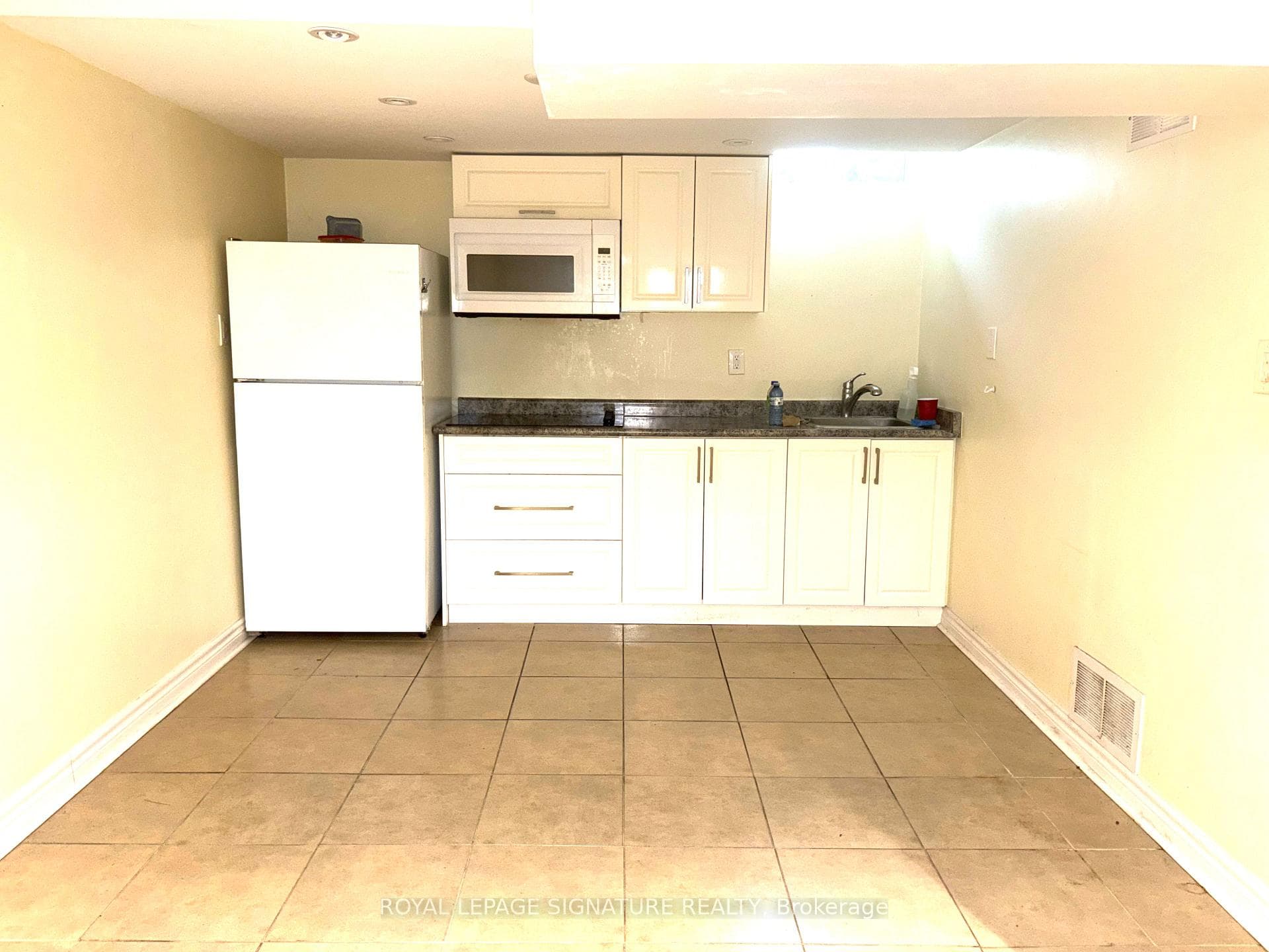236 Letitia Street Unit Bsmt photo 4