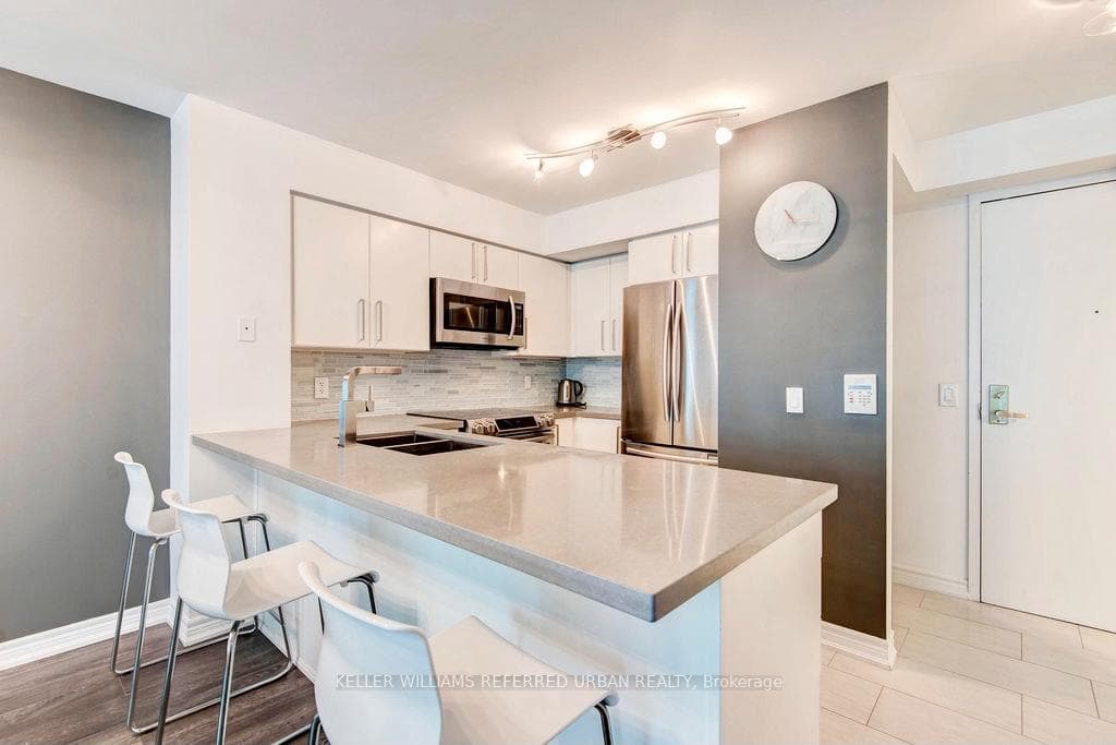 30 Grand Trunk Crescent Unit 2208 photo 3