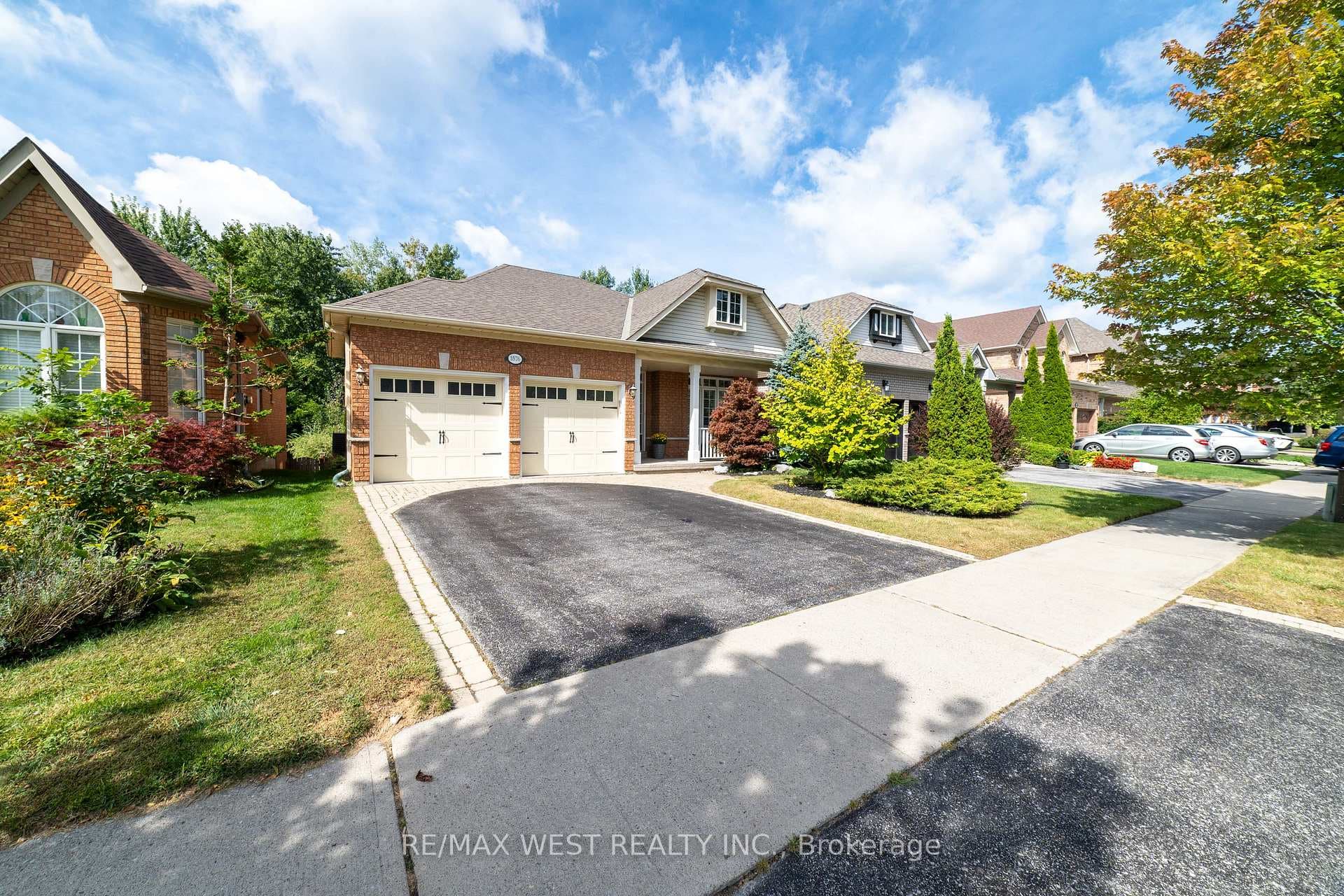 1876 Falconwood Way photo 2
