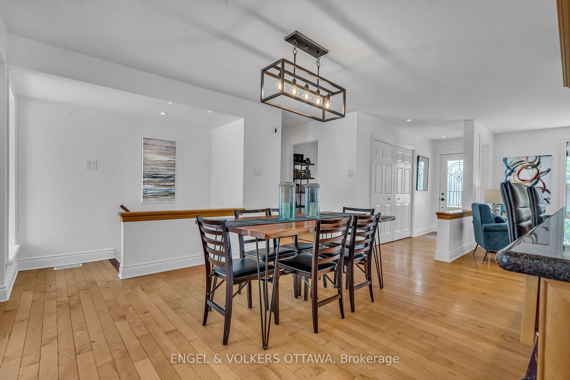 1369 FONTENAY Crescent photo 6