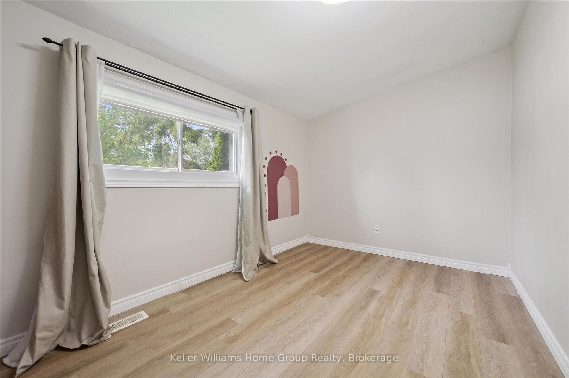 490 Garafraxa Street photo 32