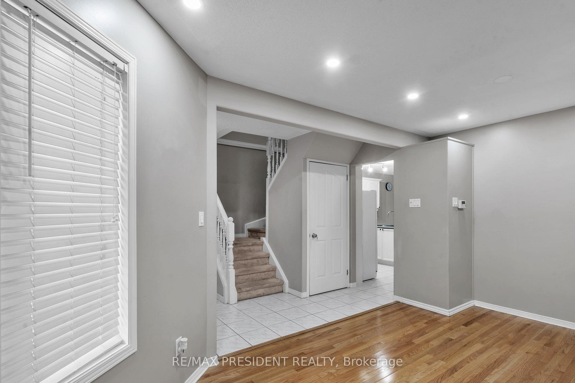 1370 Baycliffe Place photo 5