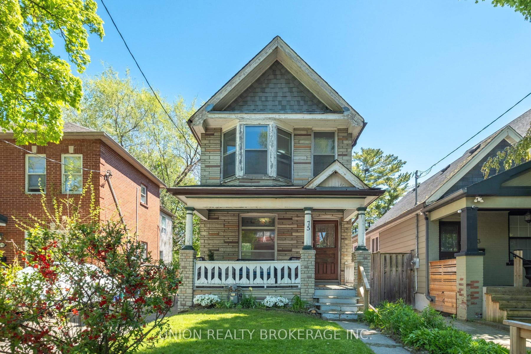 75 Redwood Avenue photo 1