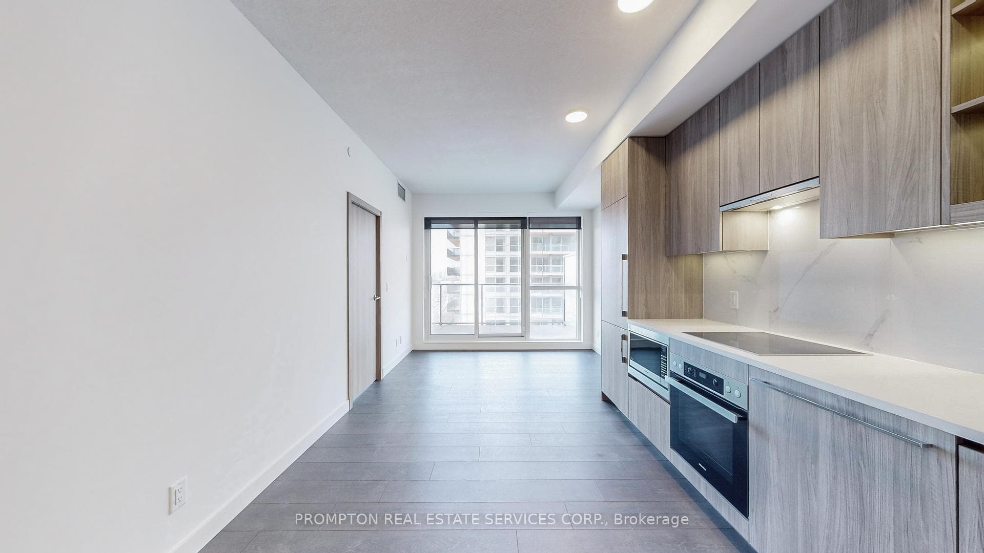 27 Mcmahon Drive Unit 1707 photo 3