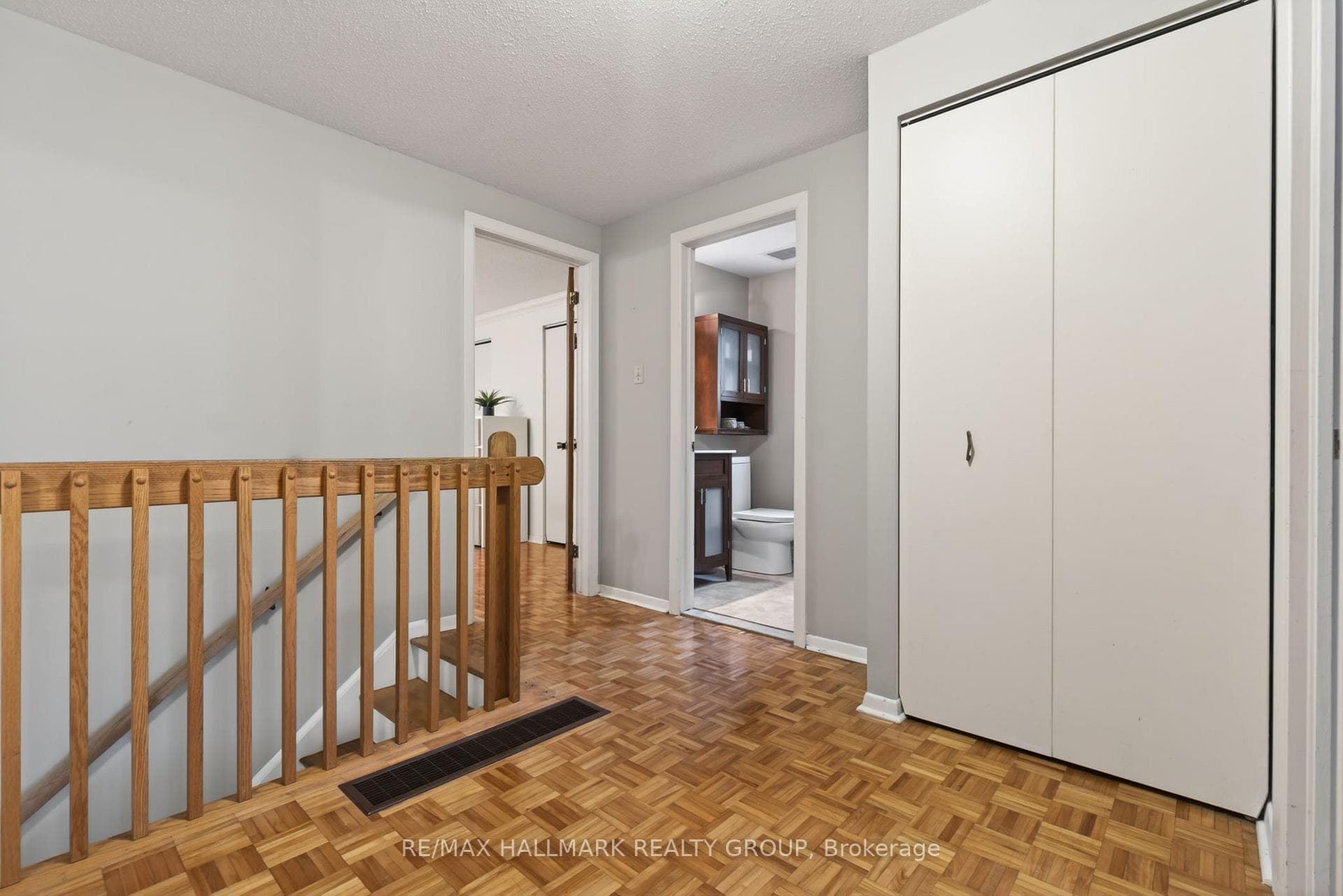 24 Hobart Crescent photo 17