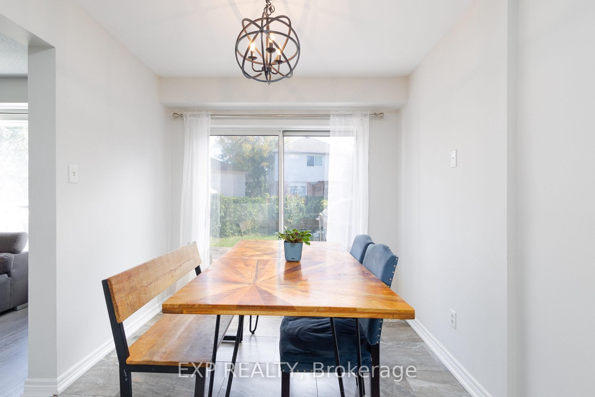192 Pickett Crescent photo 11