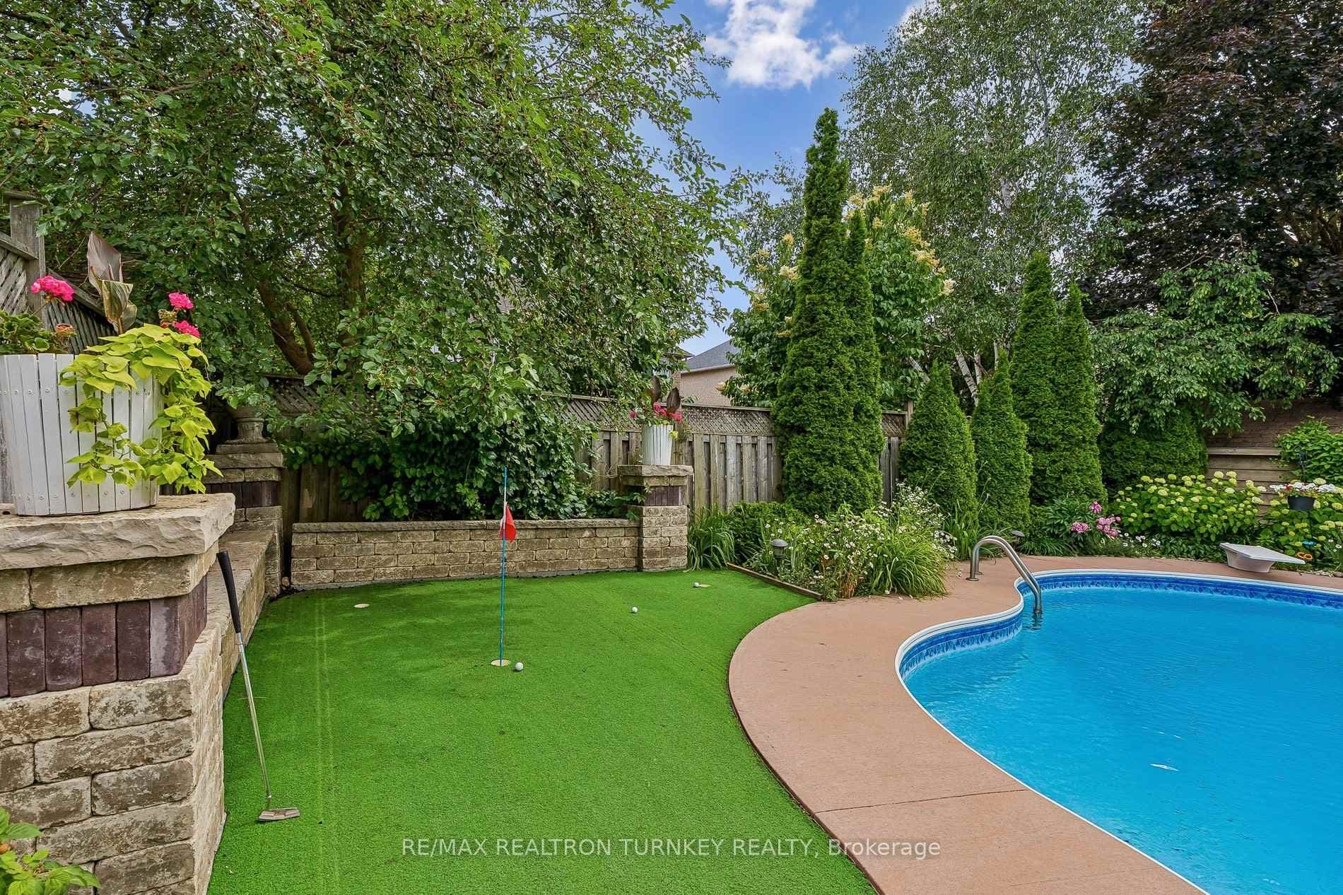 Backyard Entertainment zone, Putting Practice area