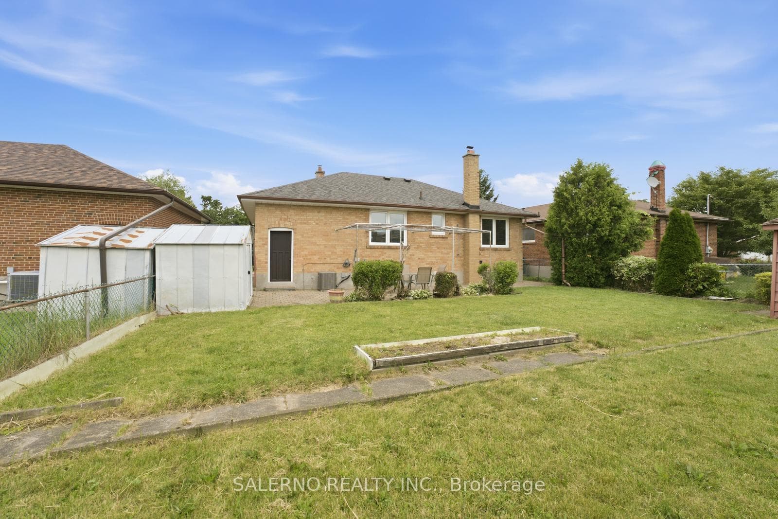 106 Whitburn Crescent photo 40