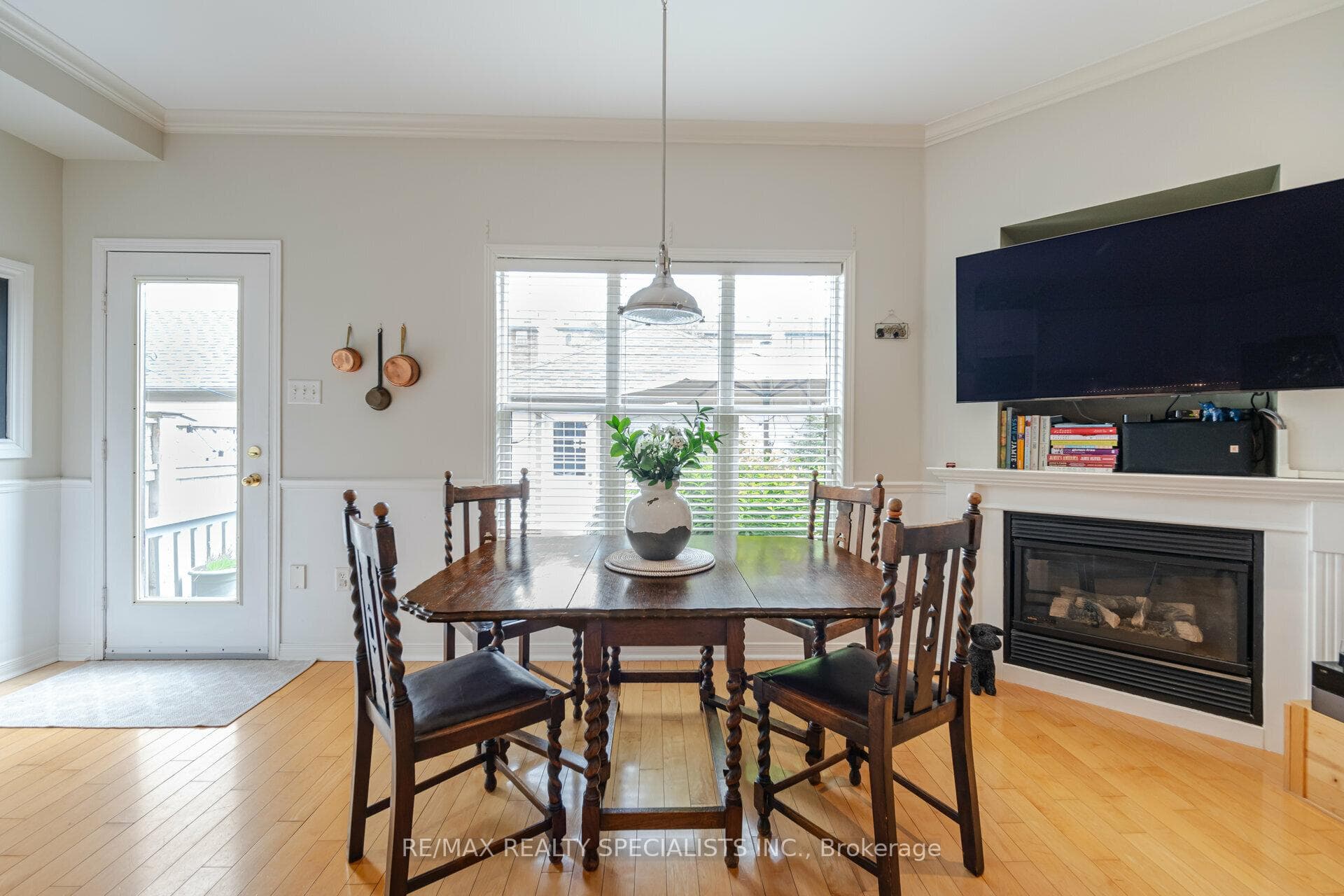 105 Gatwick Drive photo 15