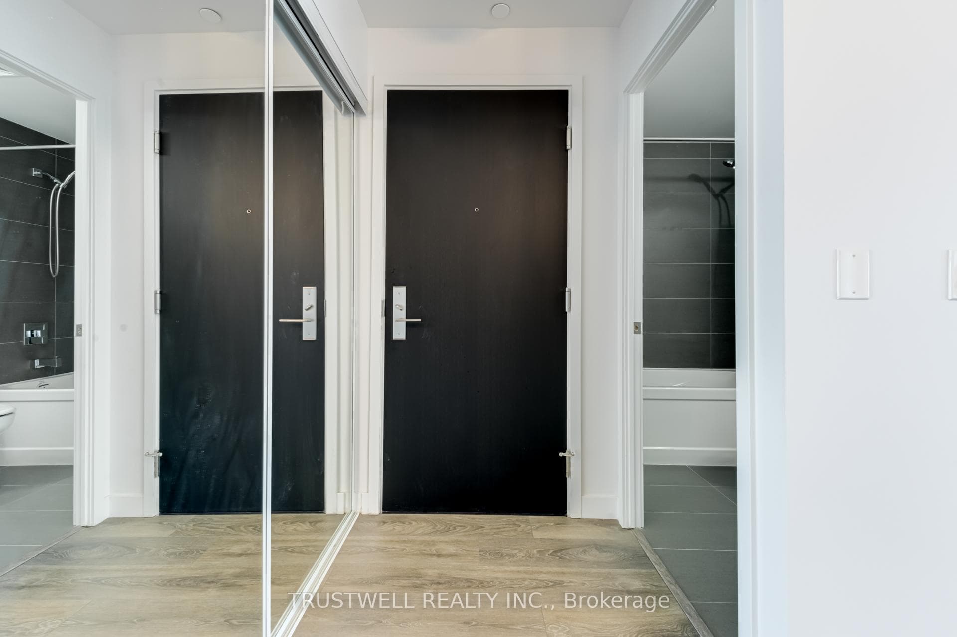 8 Eglinton Avenue Unit 2106 photo 9