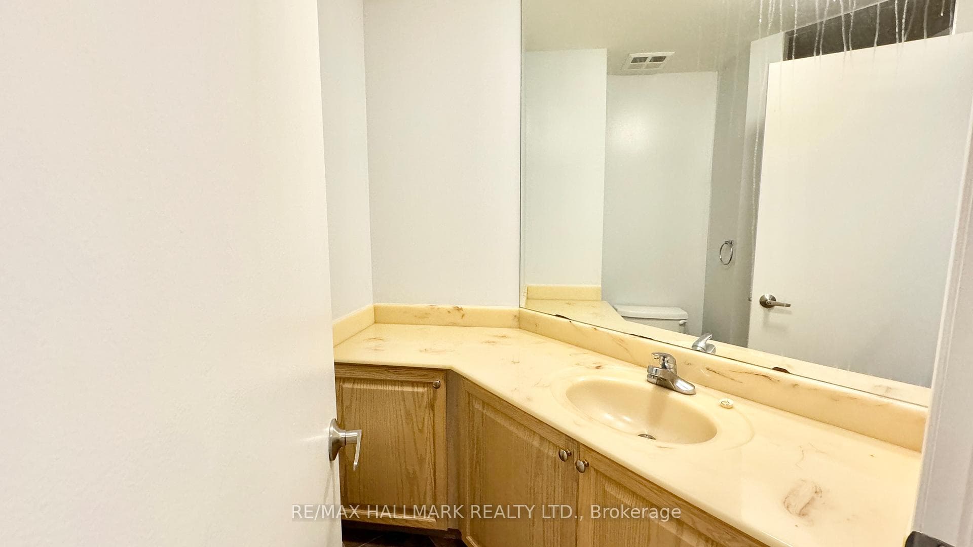 7 King Street Unit 613 photo 15
