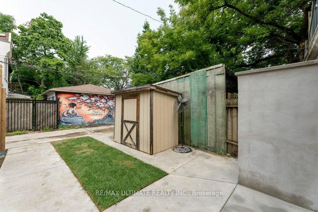 76 Sussex Avenue photo 32