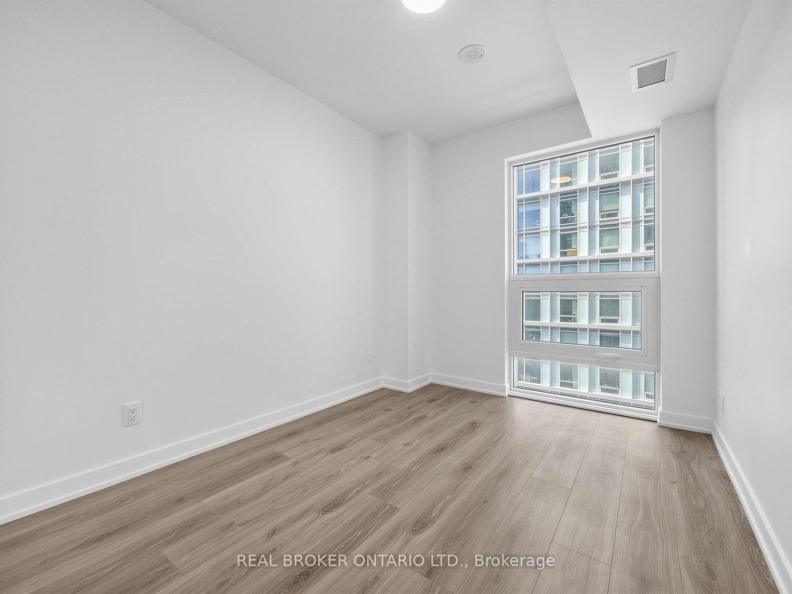 100 Queen Street Unit 1912 photo 17