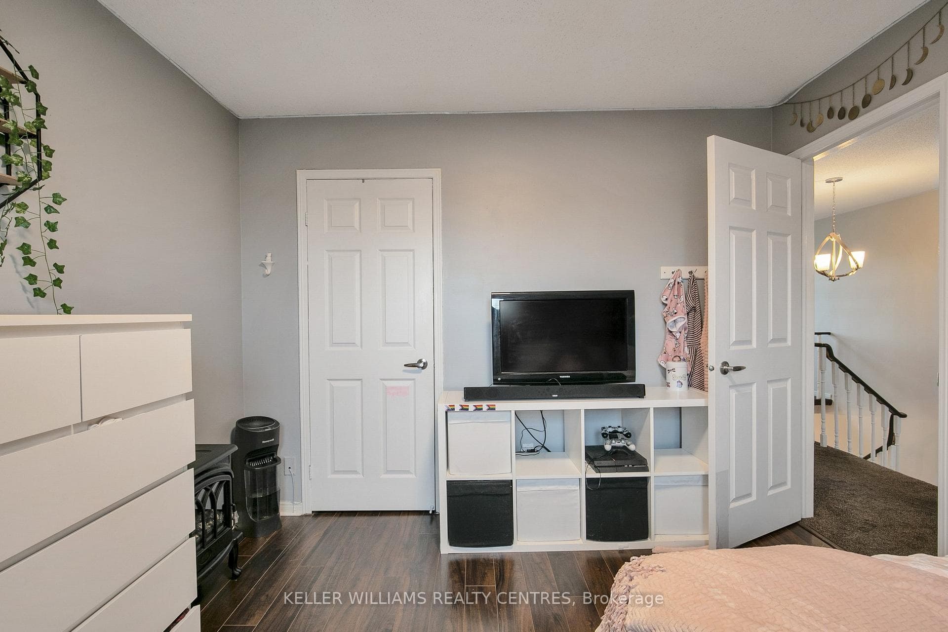 237 Osmond Crescent photo 26