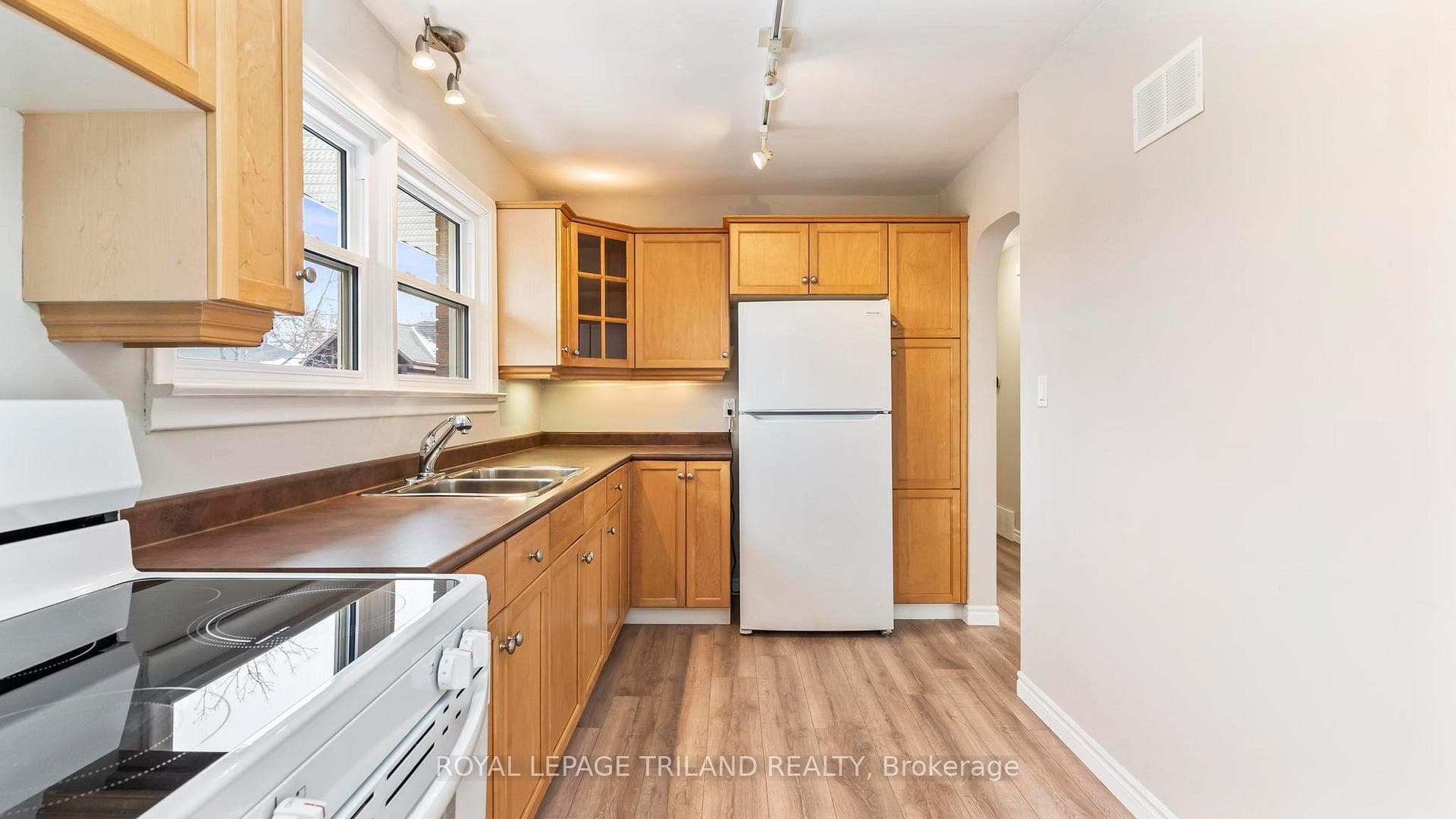 374 ELM Street photo 10