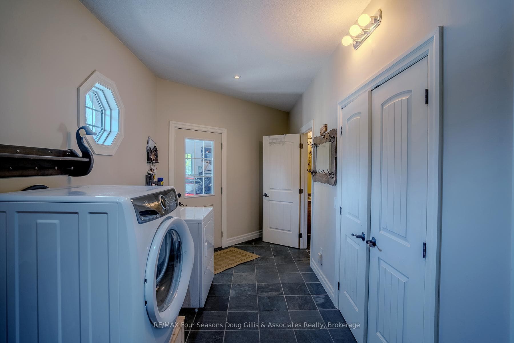 135 Algonquin Drive photo 22