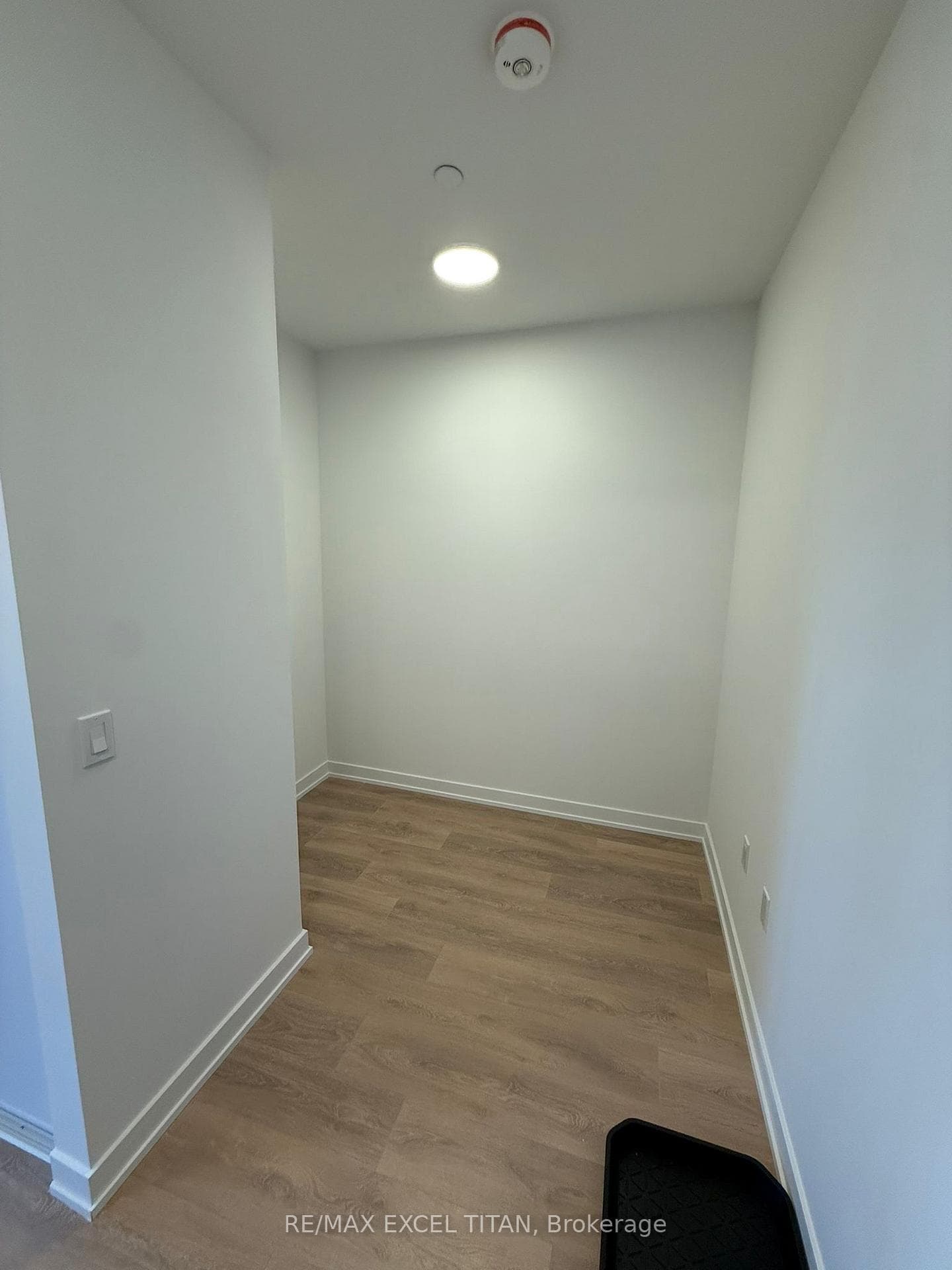 1037 The Queensway Street Unit 621 photo 9