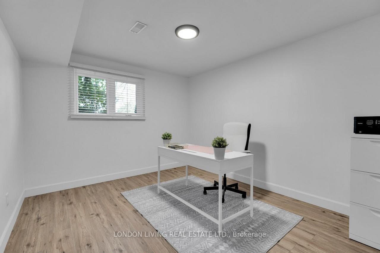 72 Lynngate Court photo 17