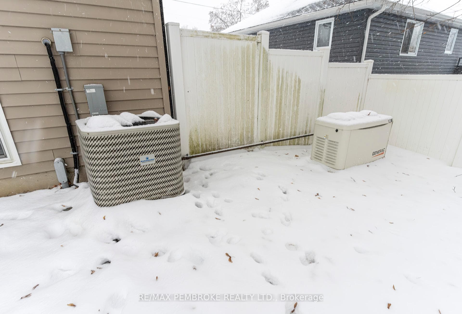 10 Robertson Drive photo 7