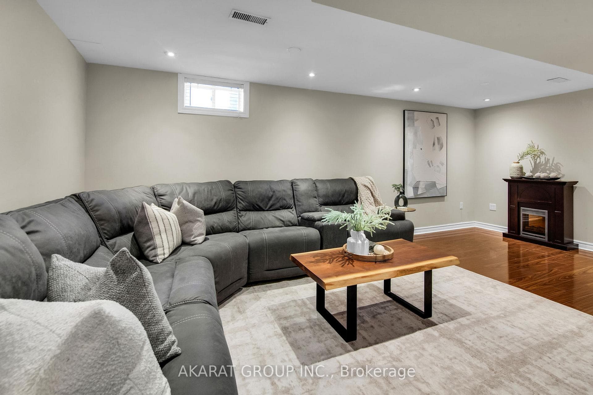 2113 Dalecroft Crescent photo 43