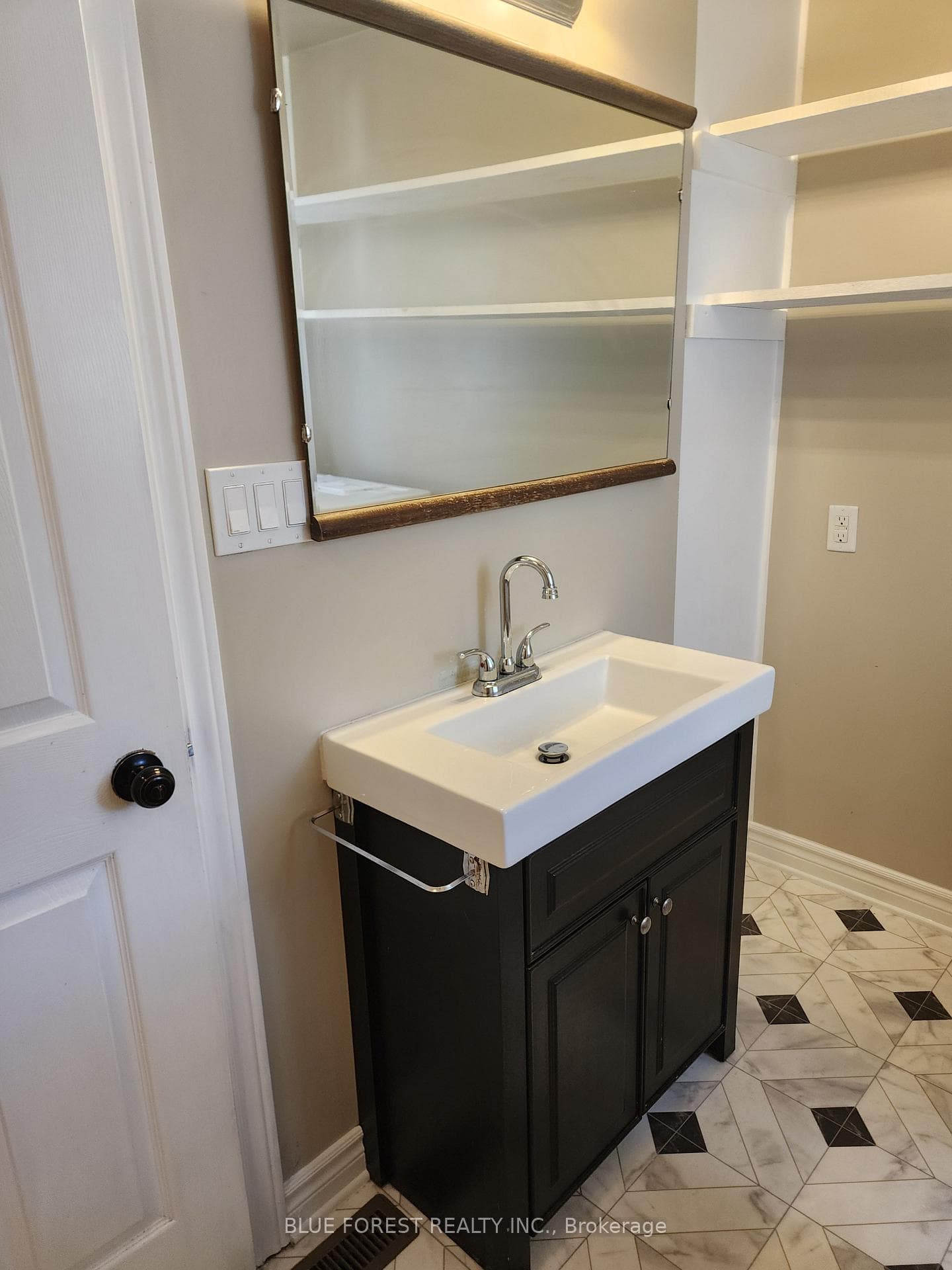 206 Caradoc Street photo 24