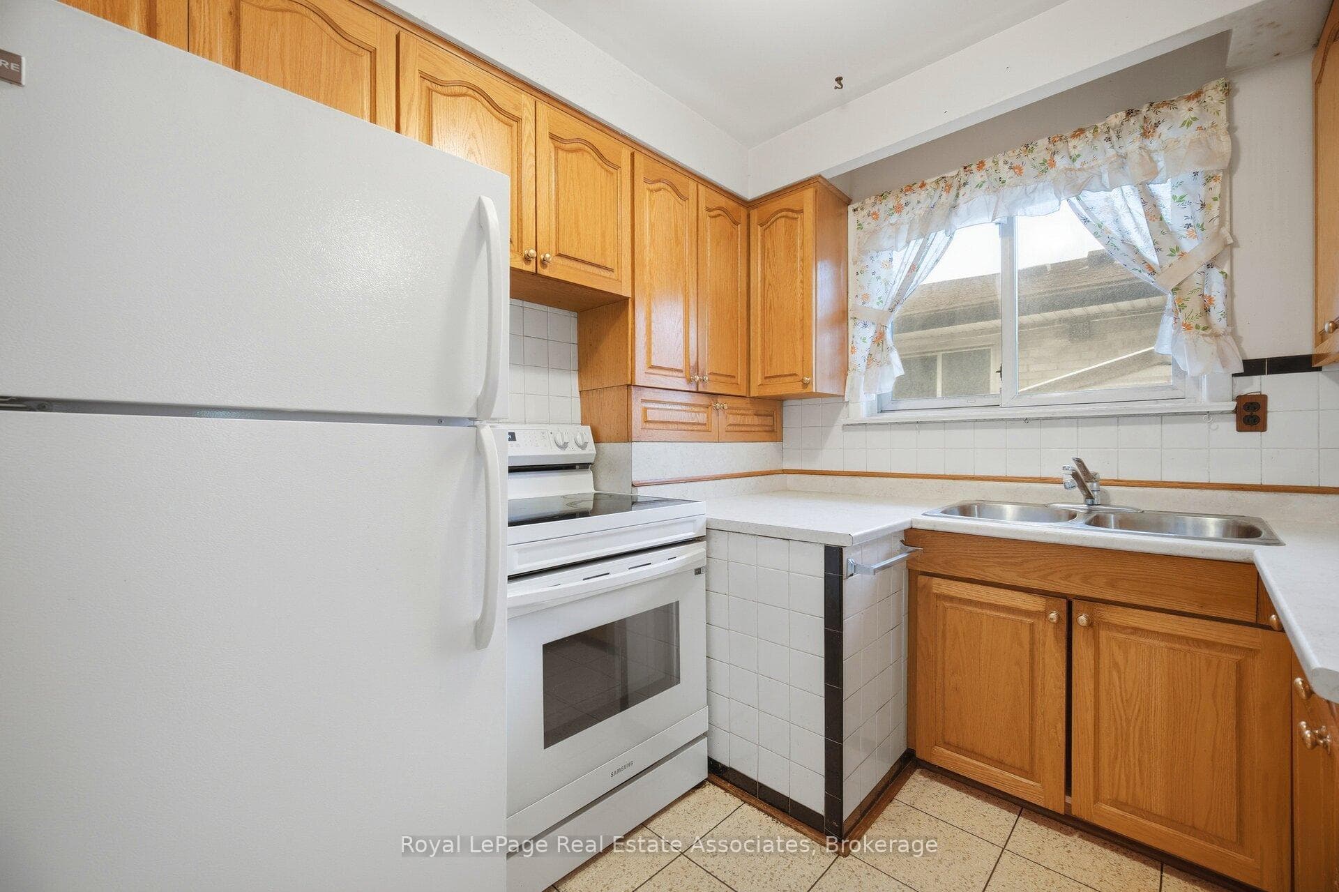 193 Kingsview Boulevard photo 16