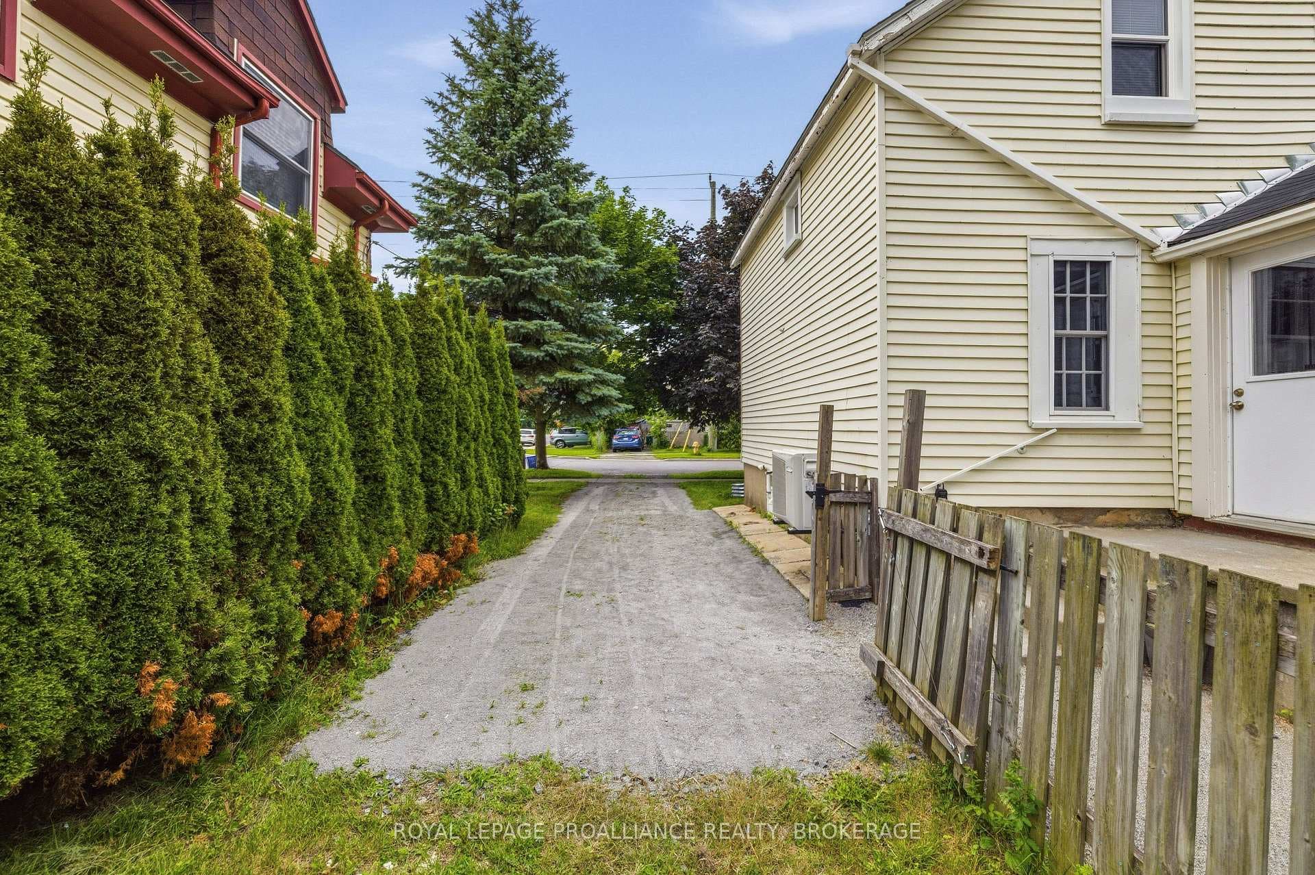 636 Macdonnell Street photo 27