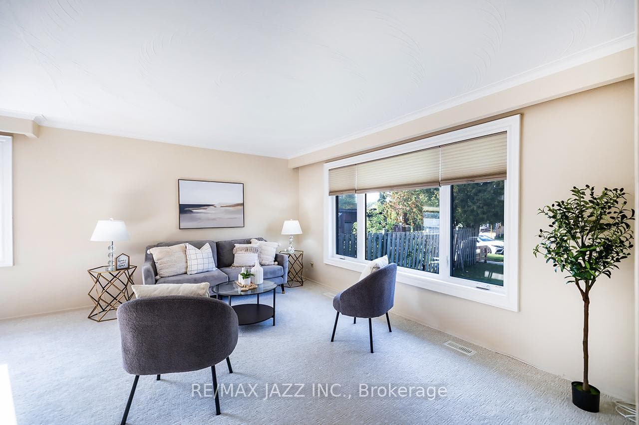 64 Bailey Crescent photo 6