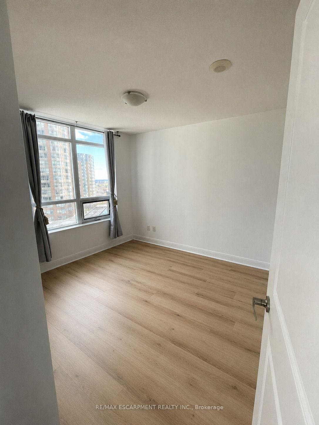 330 Burnhamthorpe Road Unit 708 photo 9