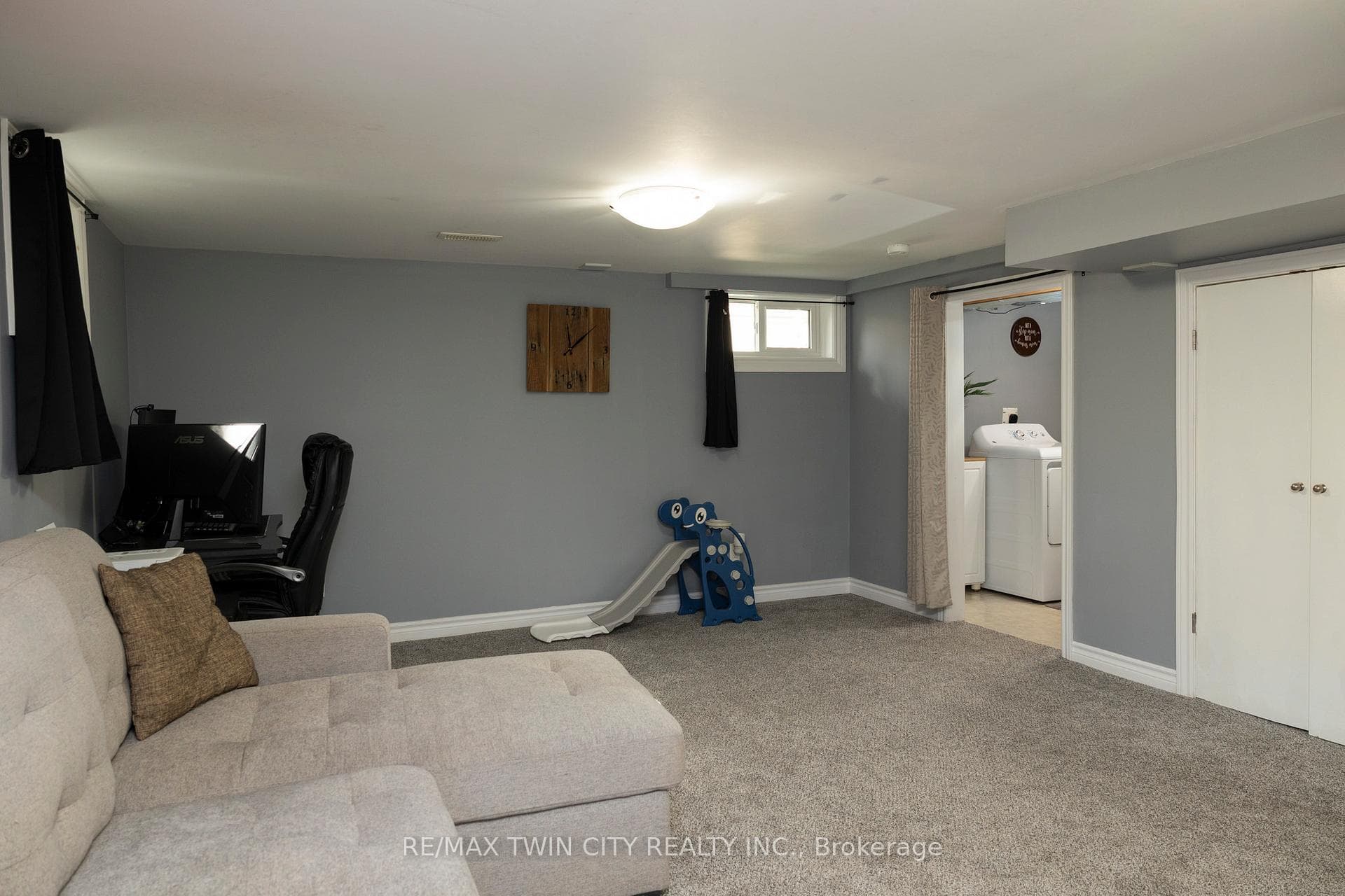 92 SOVEREIGN Street photo 18