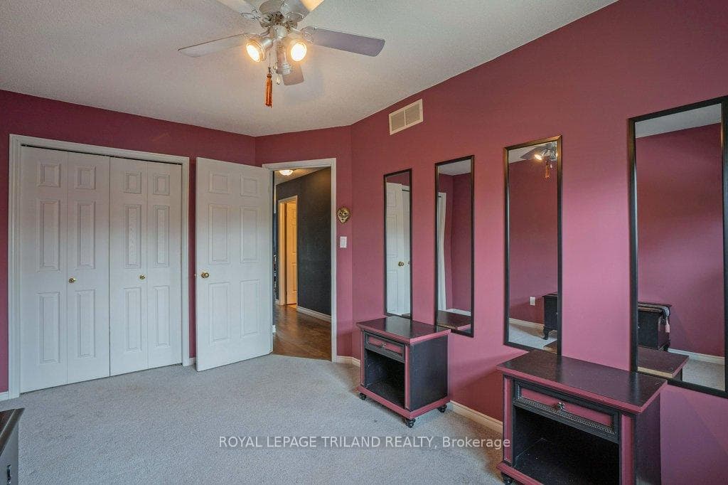 16 Mcgregor Court photo 19