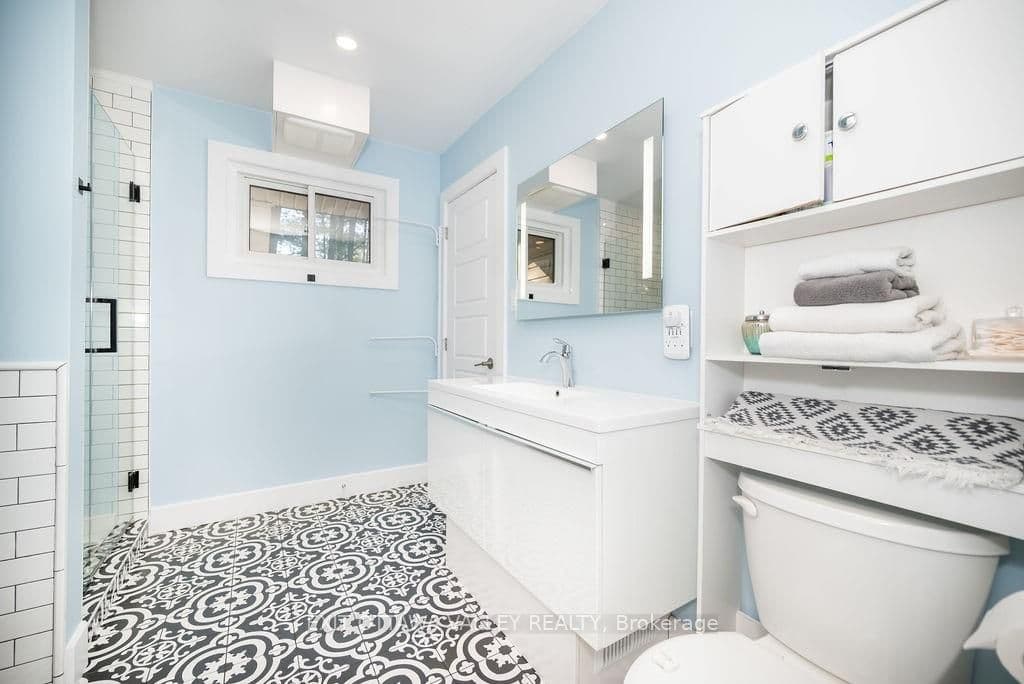 472 DORAN Road photo 23