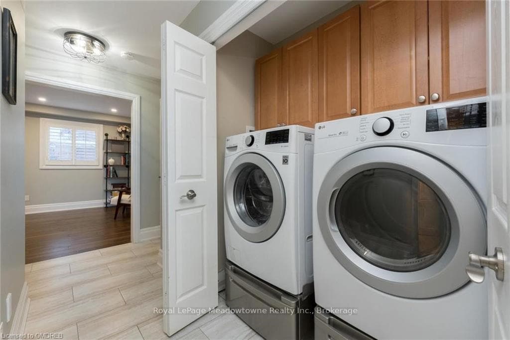 48 REGAN Crescent photo 35