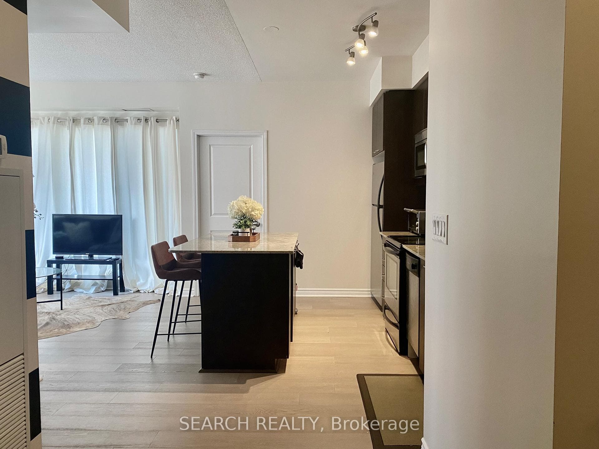 385 Prince Of Wales Drive Unit 902 photo 5