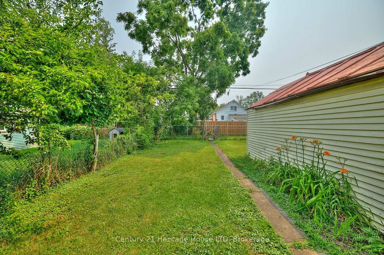 231 Dufferin Street photo 2