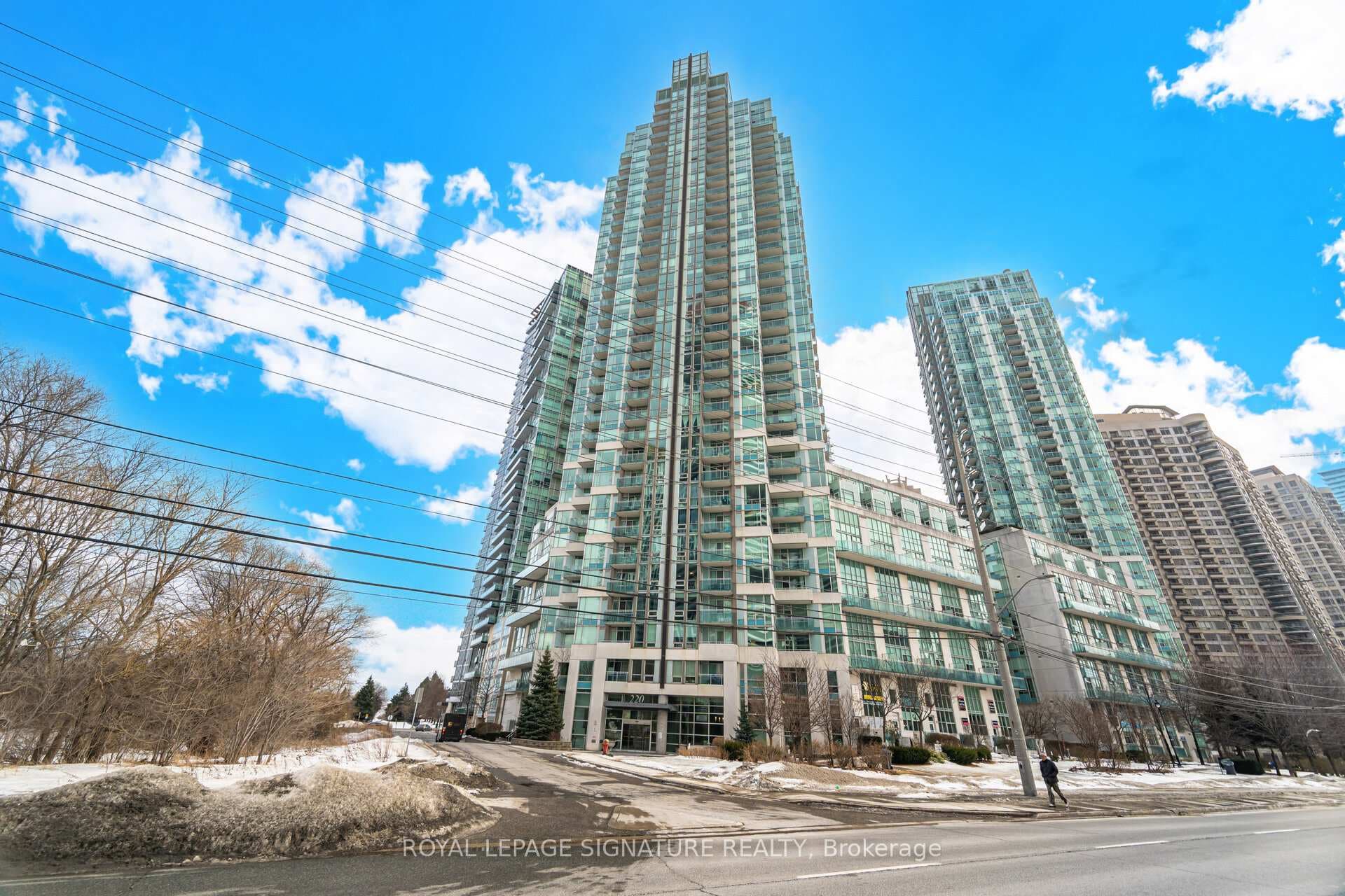 220 Burnhamthorpe Road Unit 1507 photo 1