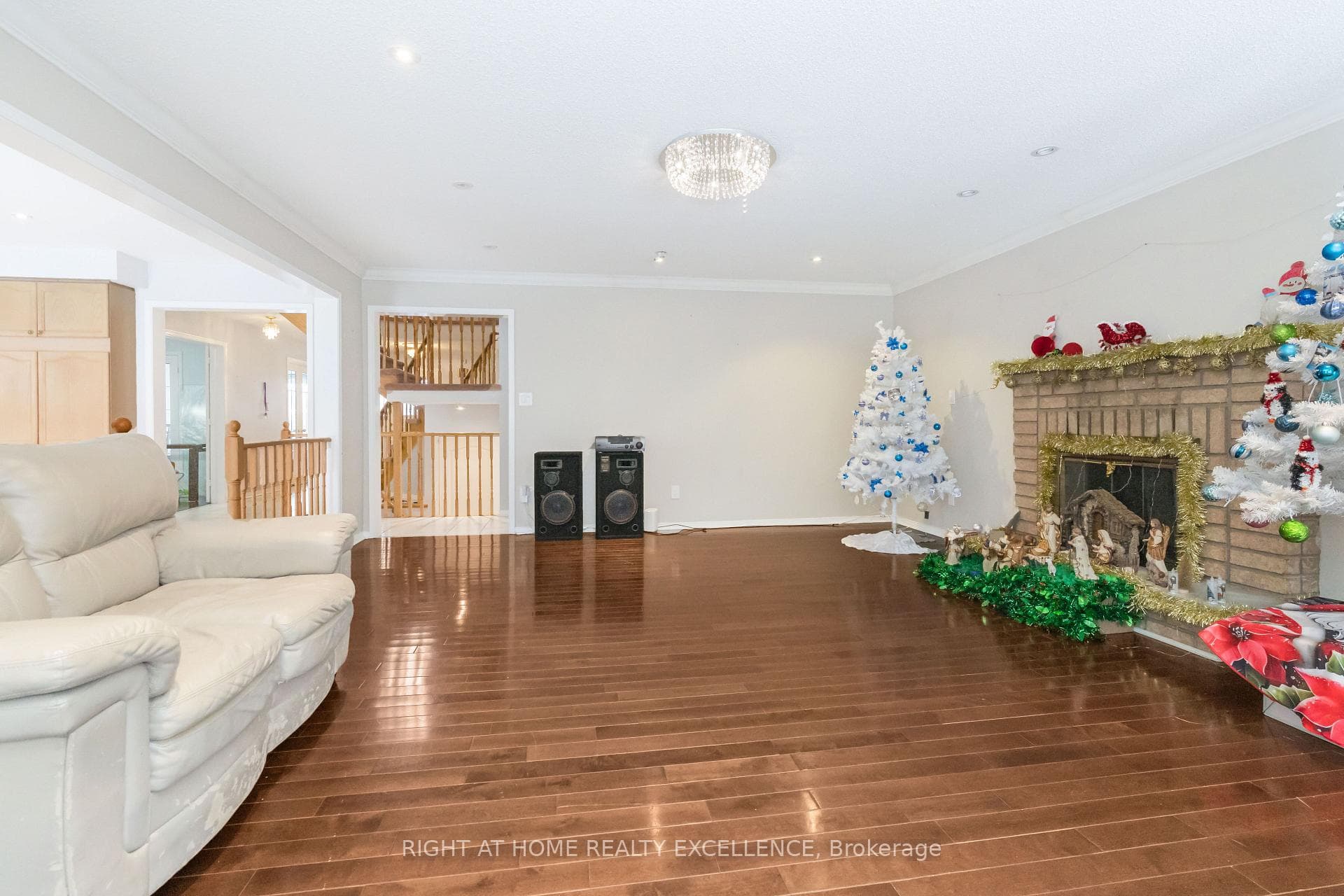 106 Royal Valley Drive photo 9