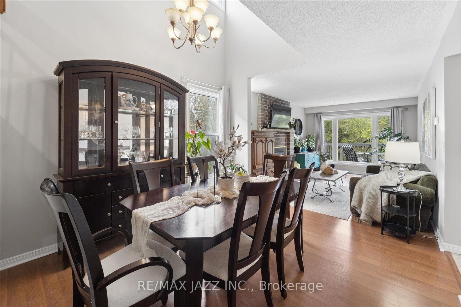 1360 Sunnybrae Crescent photo 4