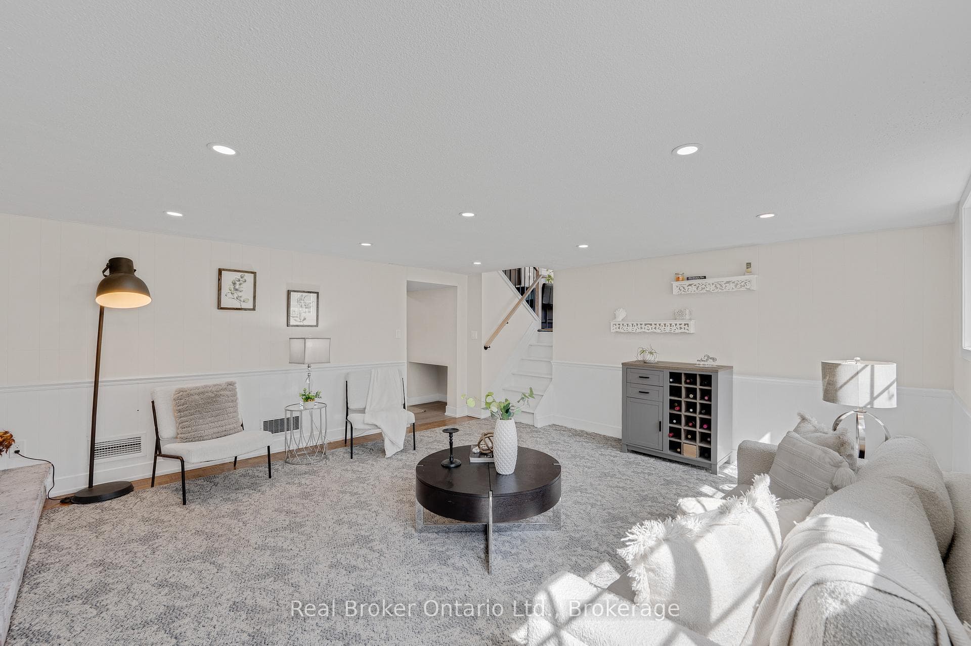 377 Duncombe Drive photo 23