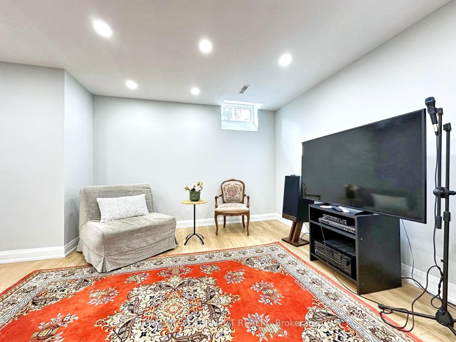 11 Magnotta Road photo 34